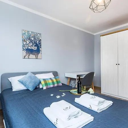 Serene In The Center - By Upstairs Apartament