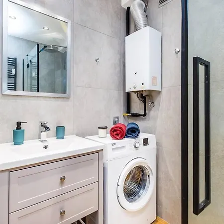 Serene In The Center - By Upstairs Apartament *