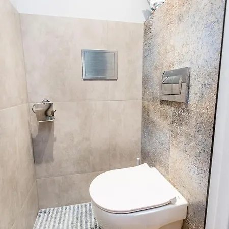 Serene In The Center - By Upstairs Appartement *